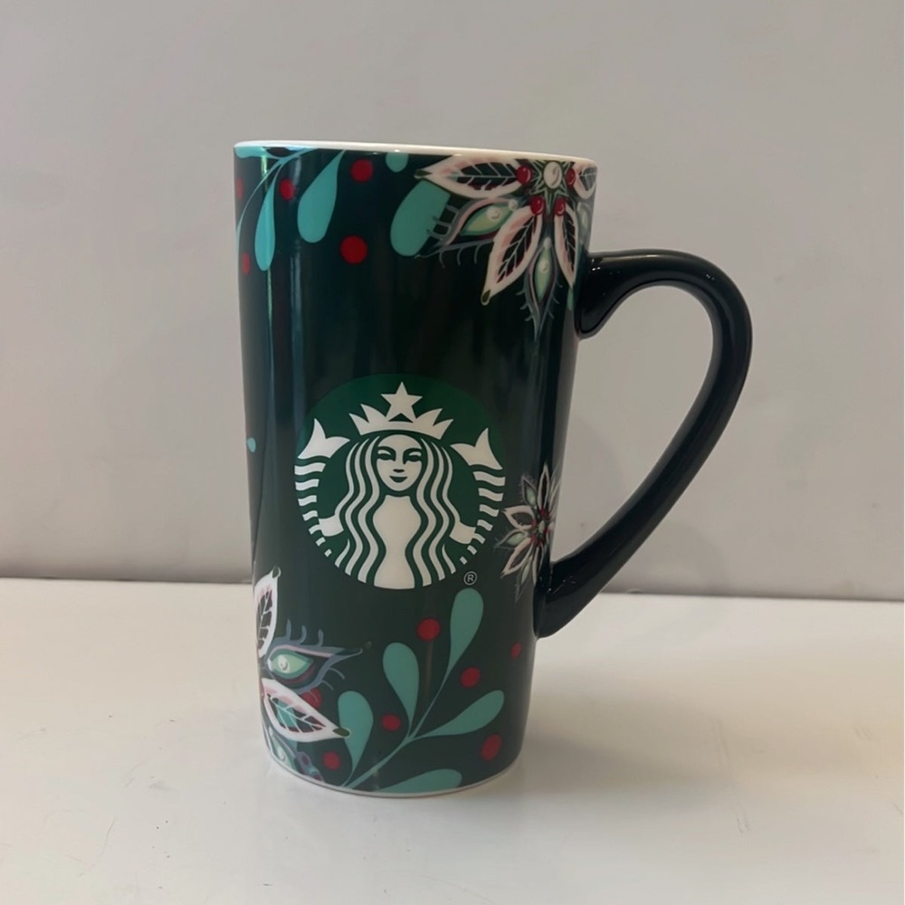 Starbucks 2020 16 oz Coffee Mug Holiday Christmas Green Red